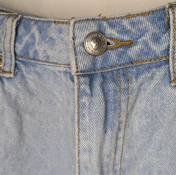 Princess Polly Light Wash High Waisted Jean Denim Shorts With Front Slits Sz 12 - Picture 5 of 11